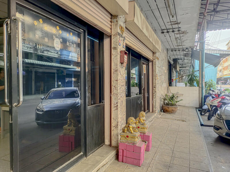 อาคารพาณิชย์ 4.5 ชั้น 3 คูหา ตีทะลุ ประชาอุทิศ 27, Bangkok