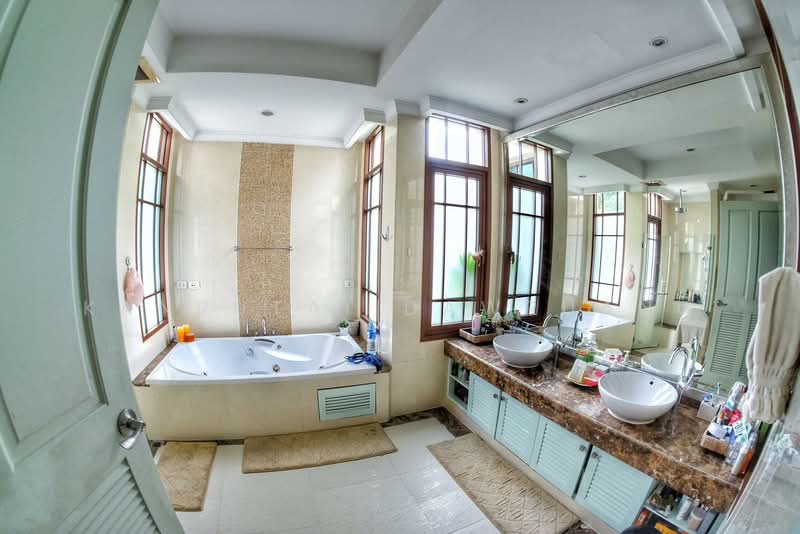 Baan Sansiri Sukhumvit 67, Bangkok