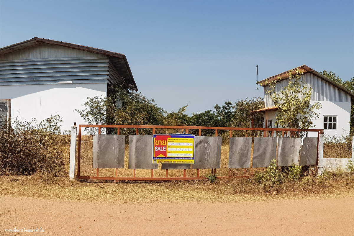 Land with Building, Wang Sam Mo
2 ห้องนอน 2 ห้องน้ำ พื้นที่ใช้สอย 120 ตารางเมตร
2 bedrooms, 2 bathrooms, living area 120 square meters
ตั้งอยู่ในพื้นที่ที่มีความปลอดภัยสูงใกล้กับสถานีรถไฟและตลาด
Located in a safe area close to the train station and market
มีบริการสาธารณูปโภคที่สมบูรณ์แบบ เช่น น้ำประปาและไฟฟ้า
Complete public utilities such as water supply and electricity
พร้อมสิ่ง