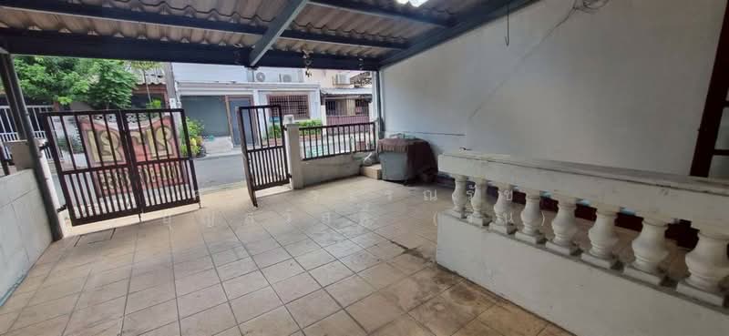 ทาวน์เฮ้าส์ 2 ชั้น 22.1 ตร.ว. หมู่บ้านสราญรมย์ ใกล้ตลาดห้วยขวาง ซอยประชาราษฎร์บำเพ็ญ21, Bangkok
