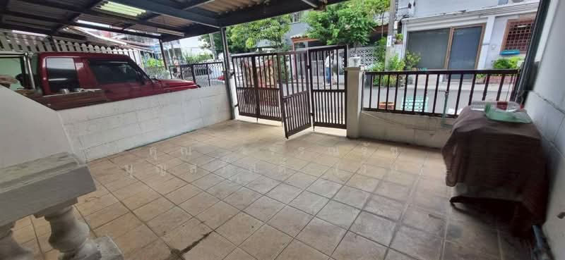ทาวน์เฮ้าส์ 2 ชั้น 22.1 ตร.ว. หมู่บ้านสราญรมย์ ใกล้ตลาดห้วยขวาง ซอยประชาราษฎร์บำเพ็ญ21, Bangkok