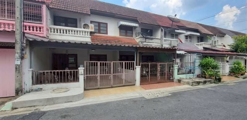 ทาวน์เฮ้าส์ 2 ชั้น 22.1 ตร.ว. หมู่บ้านสราญรมย์ ใกล้ตลาดห้วยขวาง ซอยประชาราษฎร์บำเพ็ญ21, Bangkok