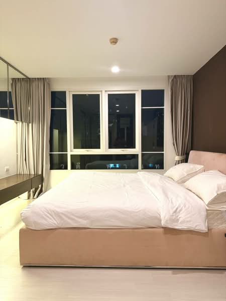 The Bangkok Sathorn-Taksin, Bangkok