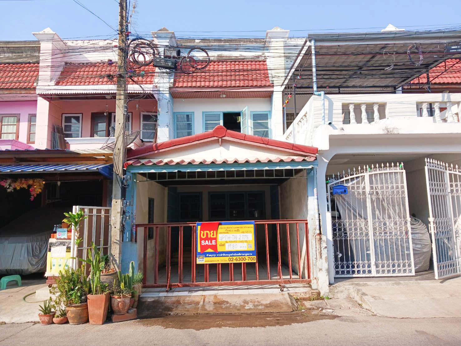 Townhouse project at Laemthong Village, Bang Bua Thong District