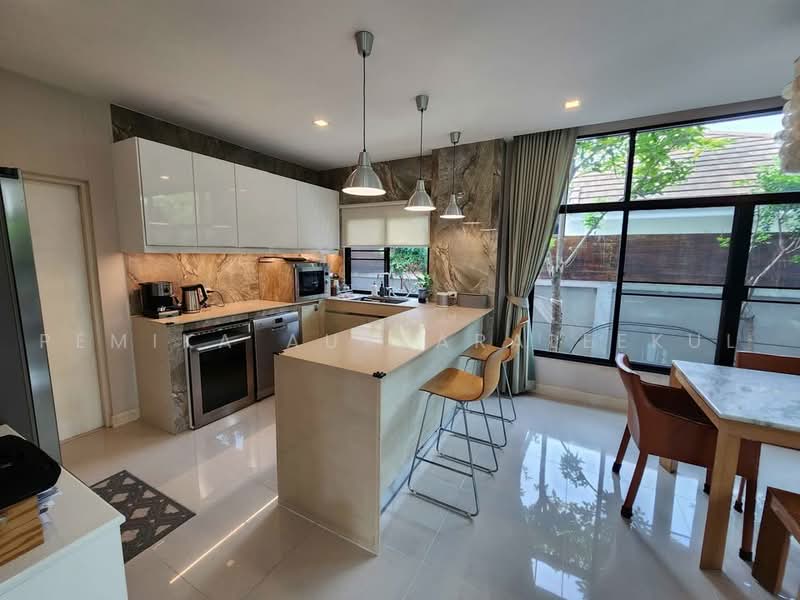 undefined, bangkok