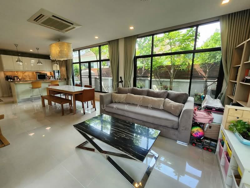 undefined, bangkok