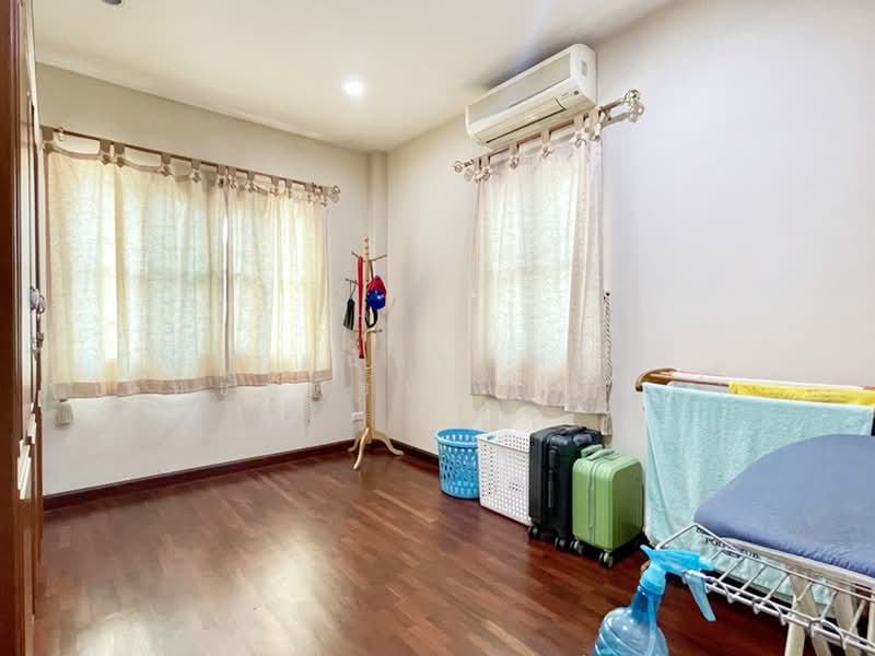 Vararom Prachauthit 98, Bangkok