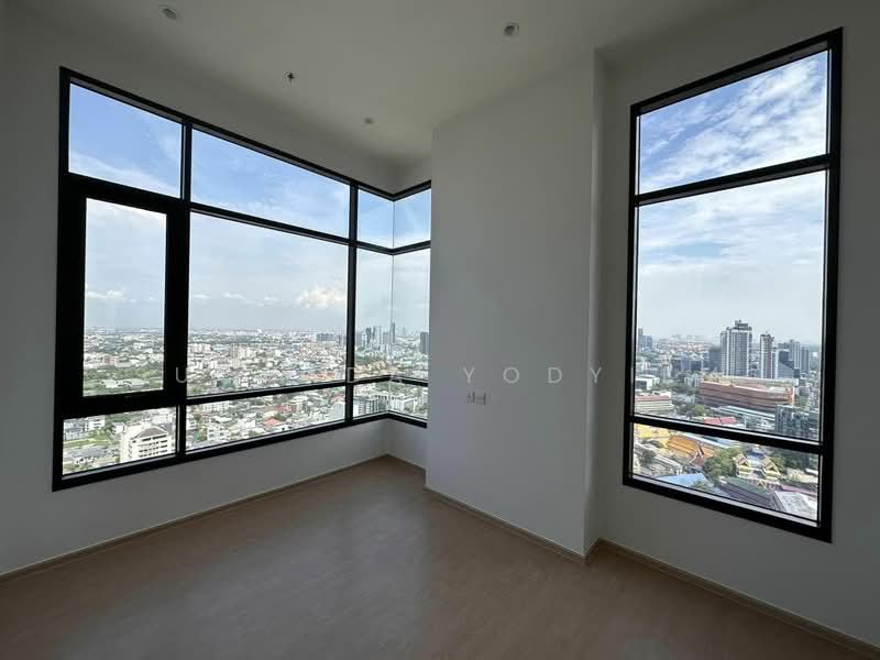 Maru Ekkamai 2, Bangkok