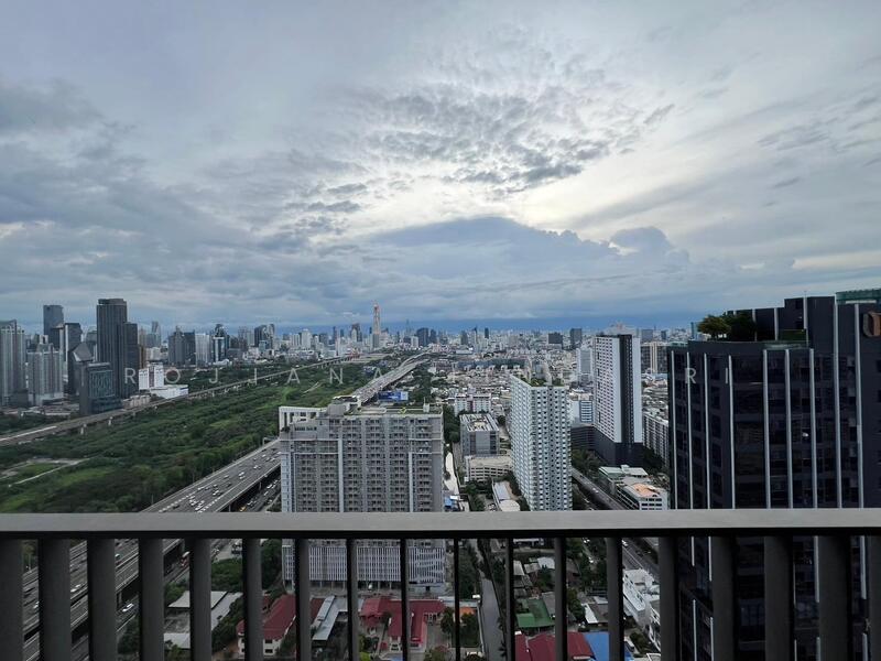 Life Asoke-Rama 9, Bangkok