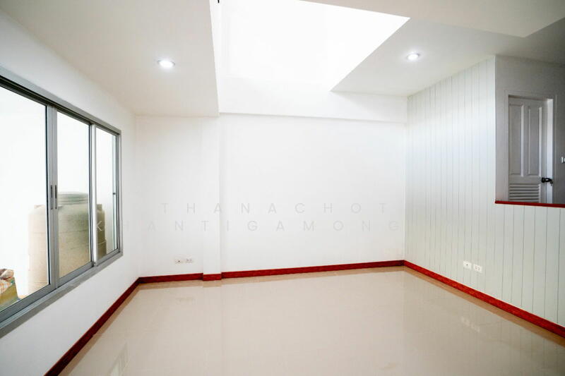 3-BR Townhouse, Bangkok