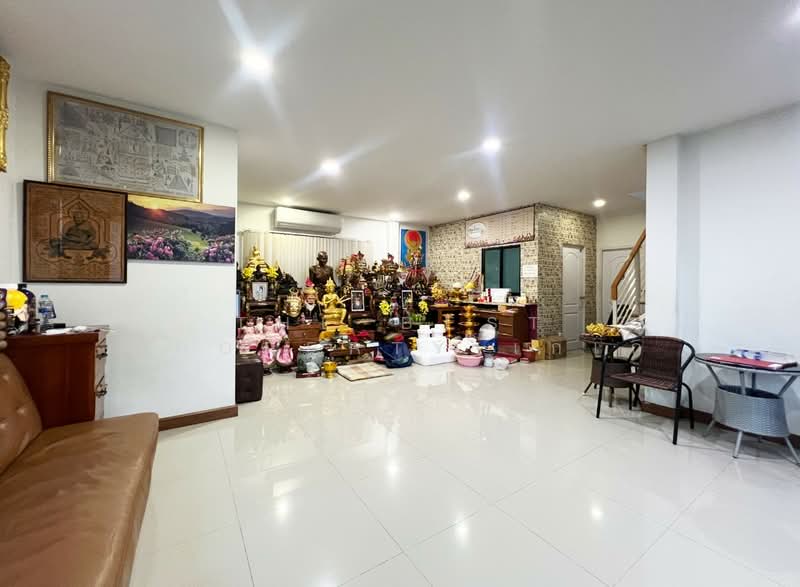 ดิ ไอริช ปิ่นเกล้า-สาย5 (The Irish Pinklao-Sai5), Nakhon Pathom