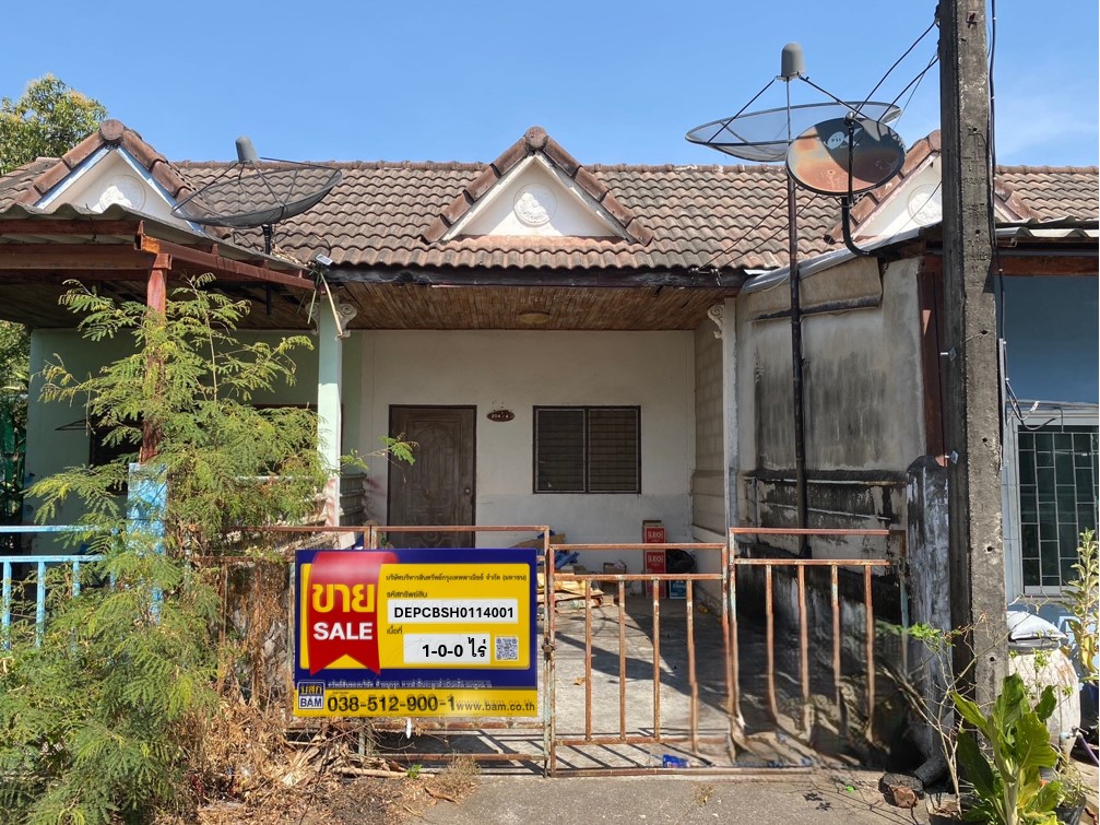 Single-story townhouse in L.M. Golden Home project.