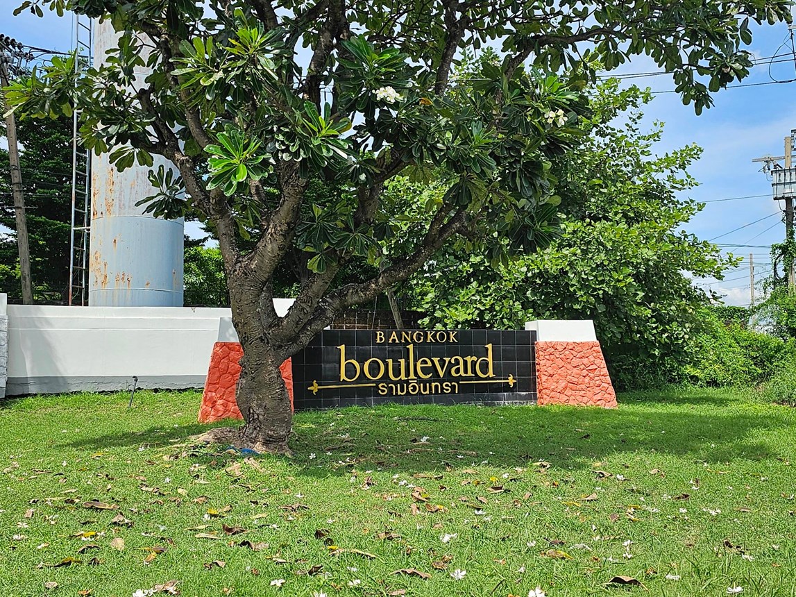 Single house in Bangkok Boulevard Ratchada-Ram Intra, Kannayao, Bangkok.