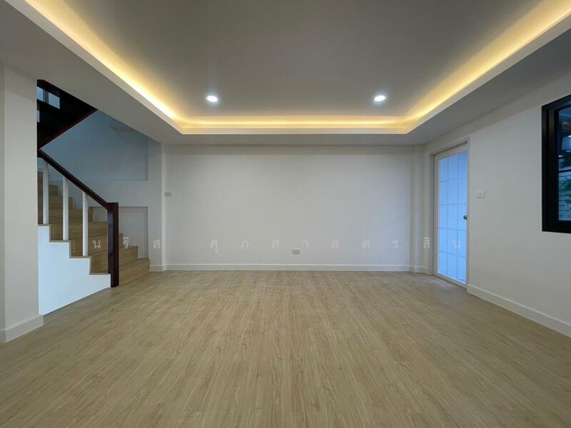 Townhouse for sale 29 sq.w. Tiwanon Nonthaburi, Nonthaburi