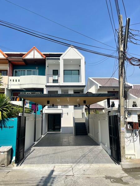 Townhouse for sale 29 sq.w. Tiwanon Nonthaburi, Nonthaburi