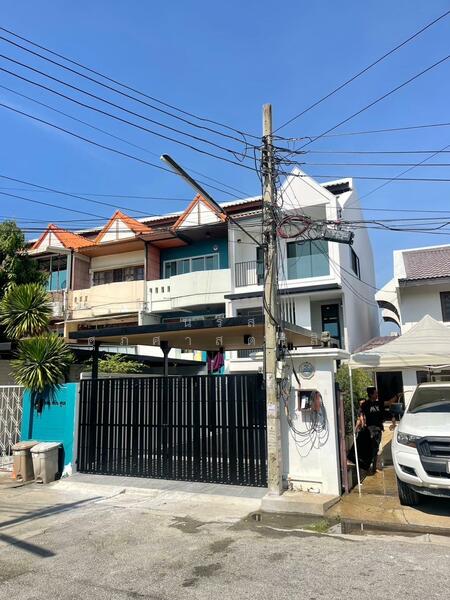 Townhouse for sale 29 sq.w. Tiwanon Nonthaburi, Nonthaburi