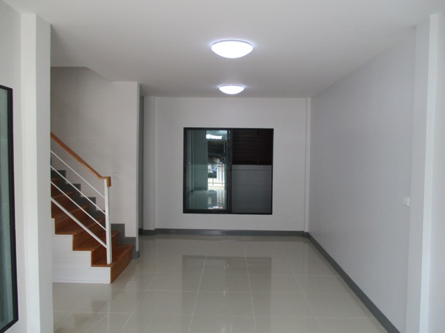 THE VILLA BANGBUATHONG