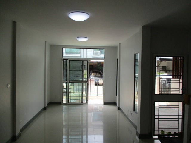 THE VILLA BANGBUATHONG