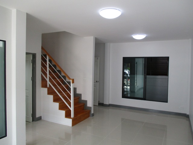 THE VILLA BANGBUATHONG