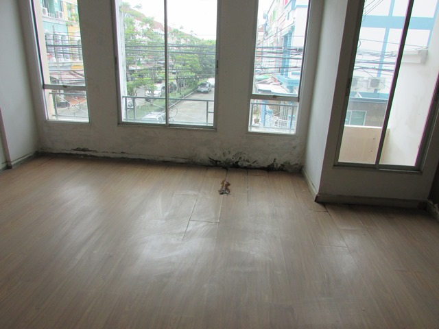ทาวน์เฮ้าส์ 3 ชั้น โครงการบ้านกลางเมือง บริติชทาวน์ ศรีนครินทร์