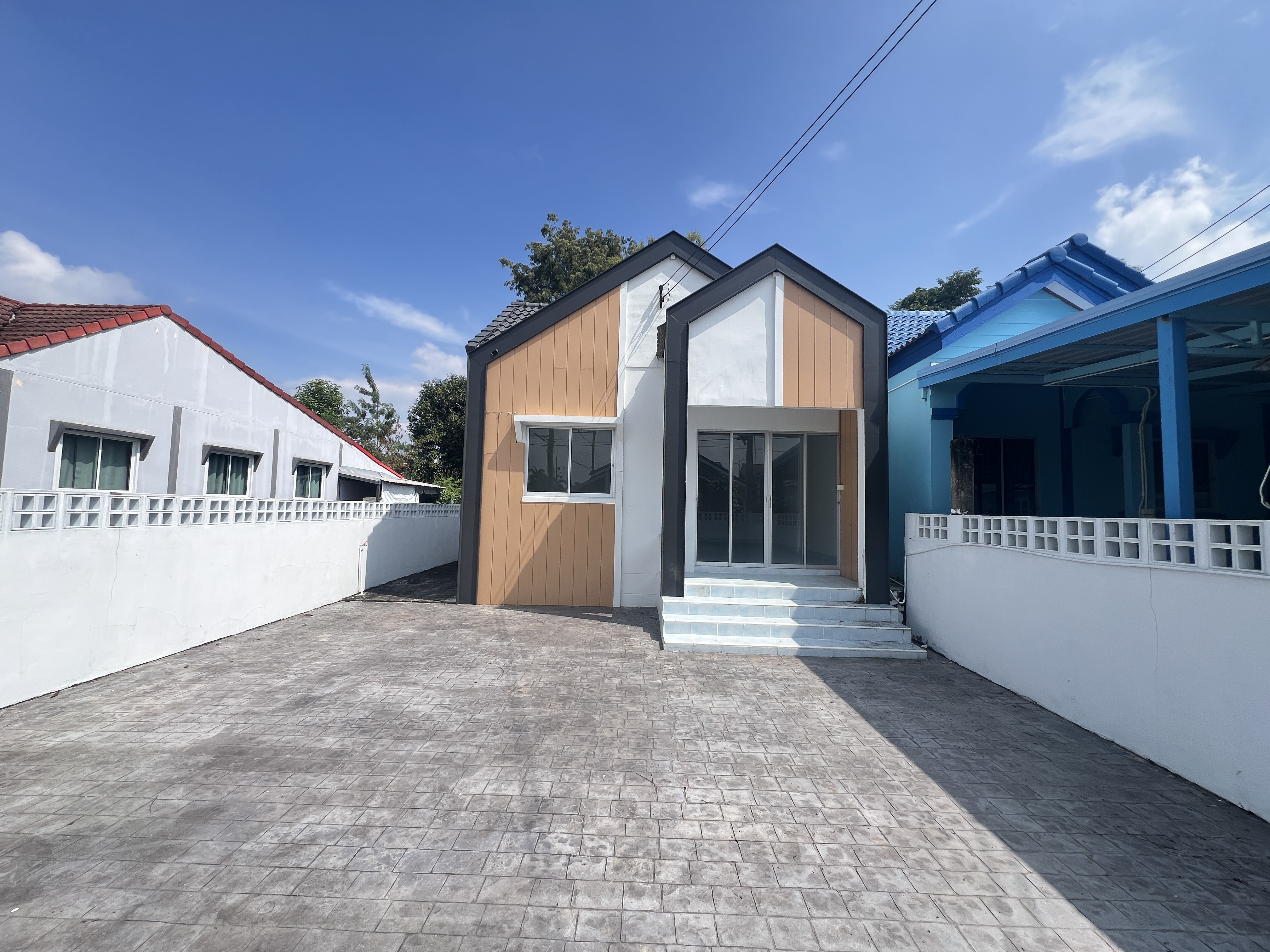 บ้านแฝด โครงการบ้านสวนแสนสุข องครักษ์ : ปรับปรุงใหม่