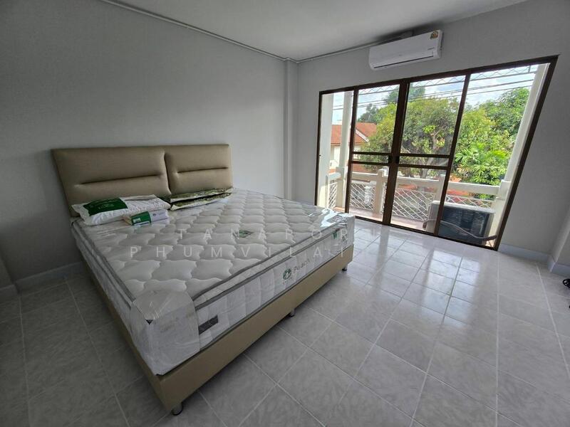4-BR Townhouse, Bangkok