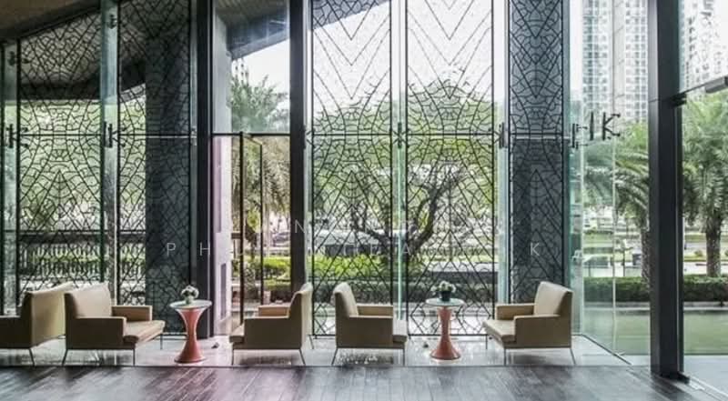 Fuse Sathorn-Taksin, Bangkok