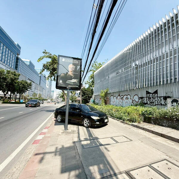ที่ดินพร้อมสิ่งปลูกสร้าง เนื้อที่ 2-2-94.3 ไร่ ติดถนนรัชาภิเษก ห้วยขวาง, Bangkok