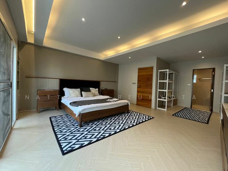 3-BR Townhouse, Bangkok