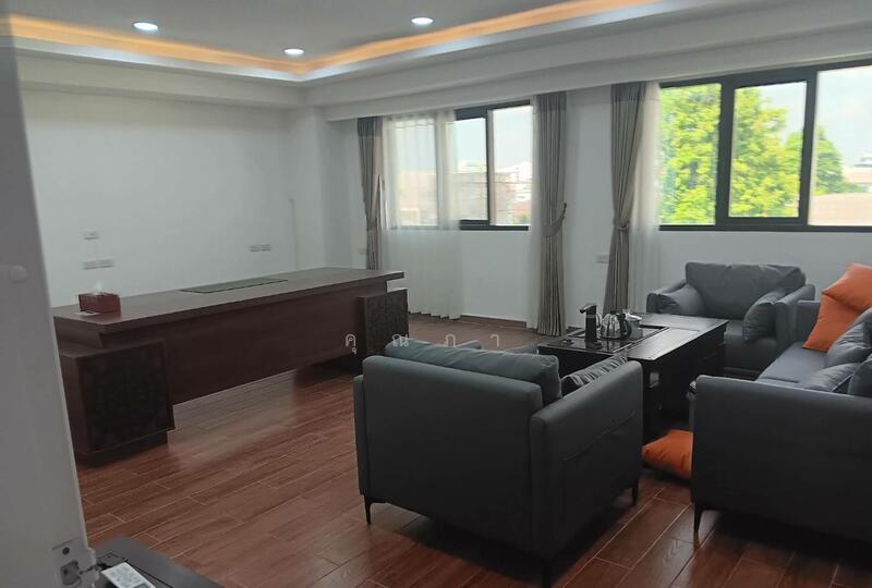 โฮมออฟฟิศ 4 ชั้น หมู่บ้านเกษมสันต์เรซิเดนซ์ ซอยลาดพร้าว122, Bangkok