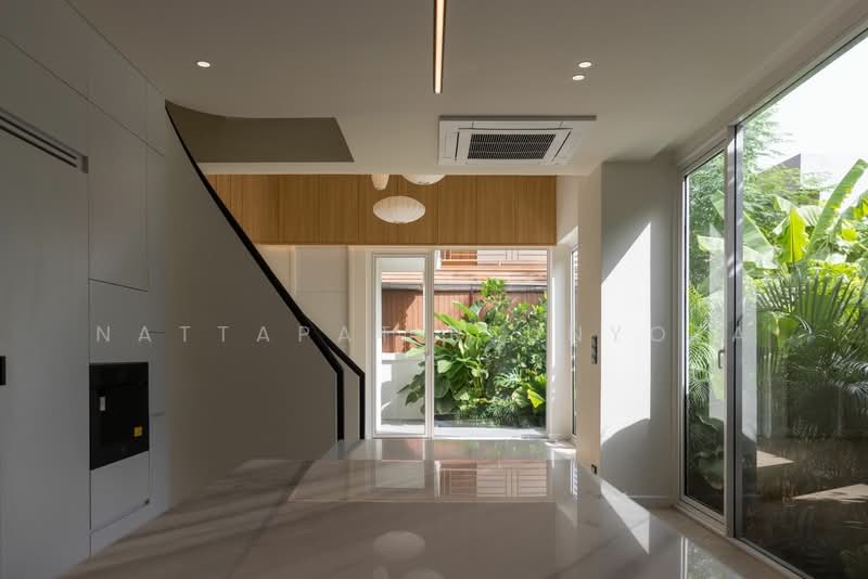 2-BR Townhouse, Bangkok