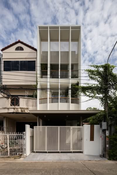 2-BR Townhouse, Bangkok