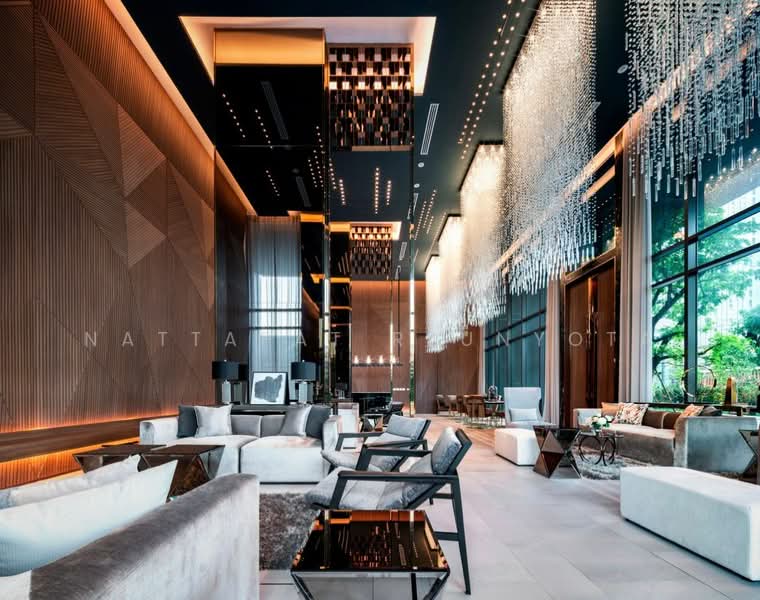C Ekkamai, Bangkok