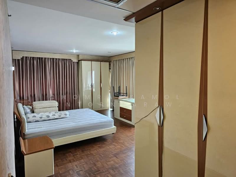 The Natural Place Suite, Bangkok