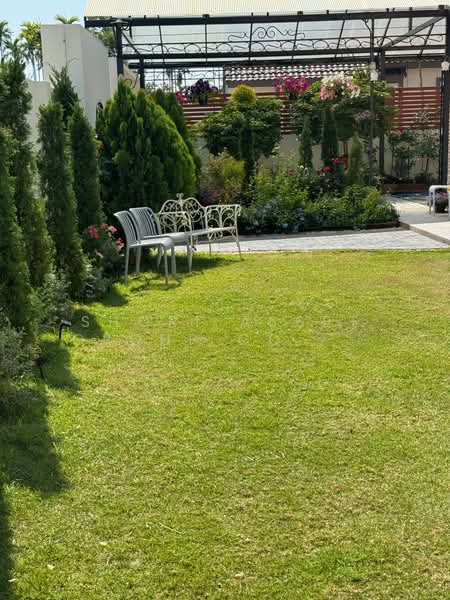 Luxury European & English Style Pool Villa, Chiang Mai