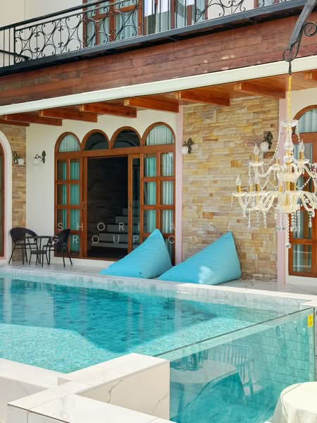 Luxury European & English Style Pool Villa, Chiang Mai