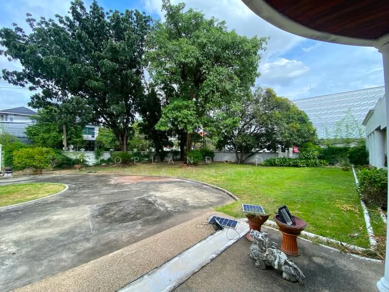 ขาย บ้านเลียบด่วนเอกมัย-รามอินทรา ทำเลสะดวก ที่ดินสี่เหลี่ยมจัตุรัส 469 ตร.วา 10 ห้องนอน 12 ห้องน้ำ, Bangkok