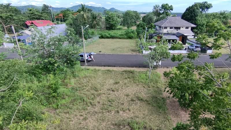 ขายที่ดิน จัดสรร 125ตรว. โครงการบ้านเนินน้ำ แวดล้อมด้วยธรรมชาติ เหมาะสร้างบ้านพัก ตะเคียนเตี้ย, Chon Buri (Pattaya)