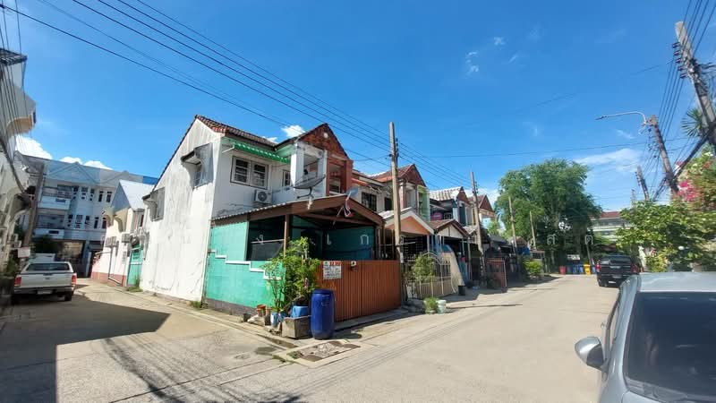 Tharakorn Ramkhamhaeng 164, Bangkok