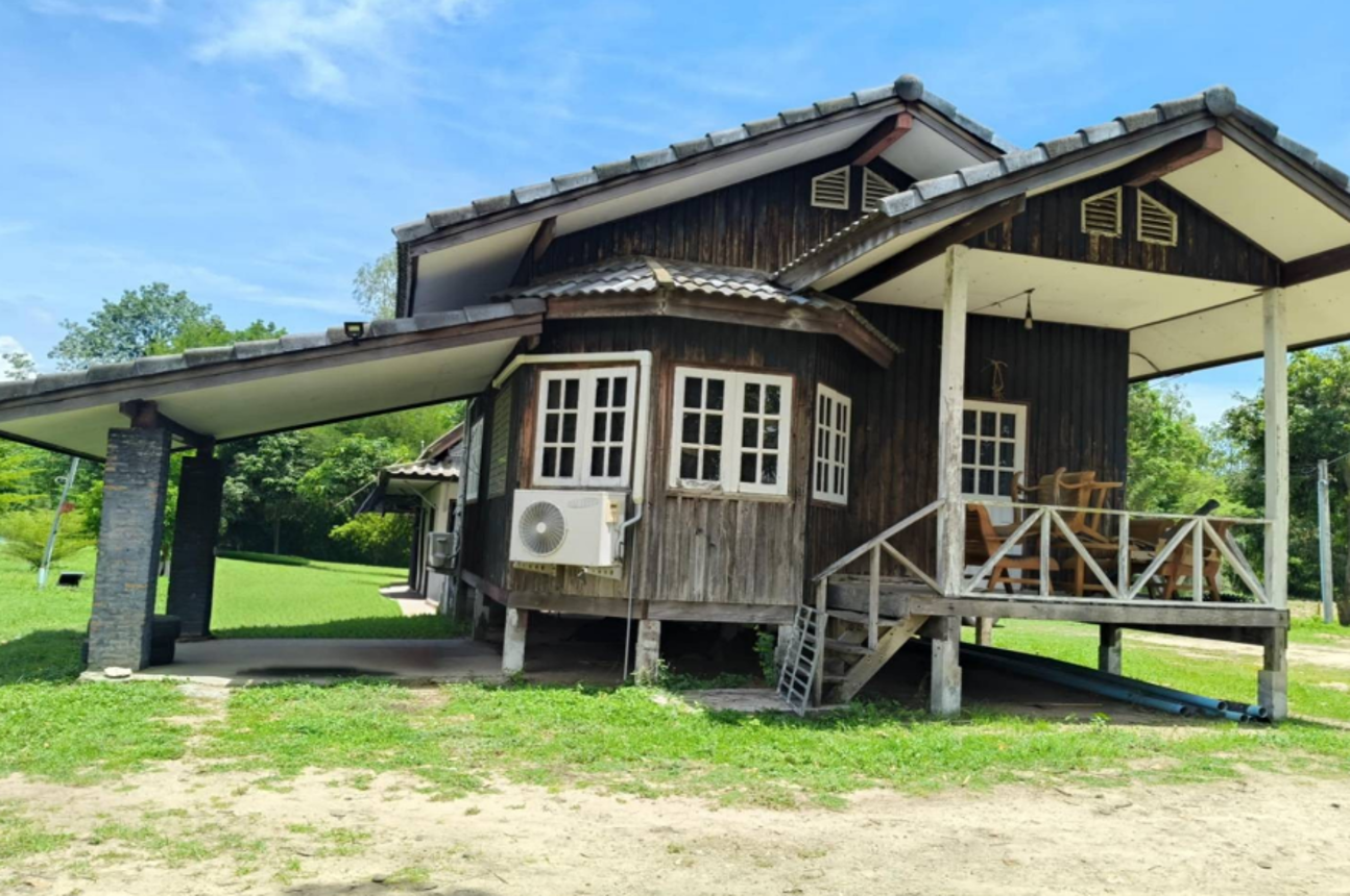 Single-family house in Tak, located near the Three Pagodas.