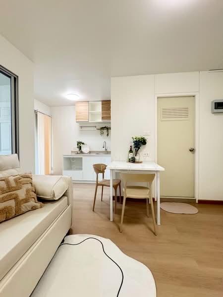 Lumpini Condo Town Bodindecha Ramkhamhaeng, Bangkok