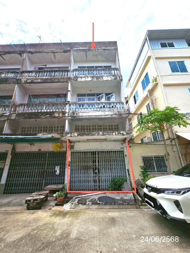Commercial Building, Phra Samut Chedi, Samut Prakan