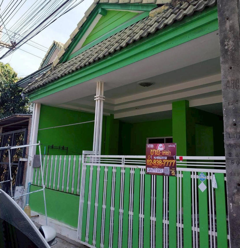 Townhouse in Baan Phruksa 13, Klong Luang, Pathum Thani