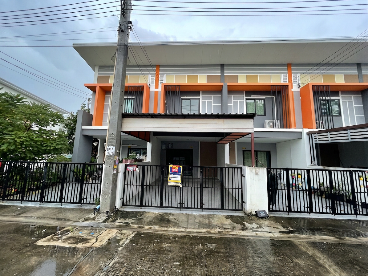 Two-story townhouse in Sento Park Sriracha project.
