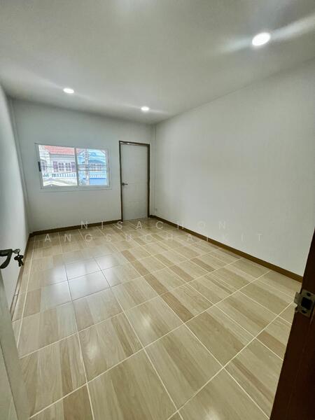 Baan Krittiyaruk 5, Nonthaburi