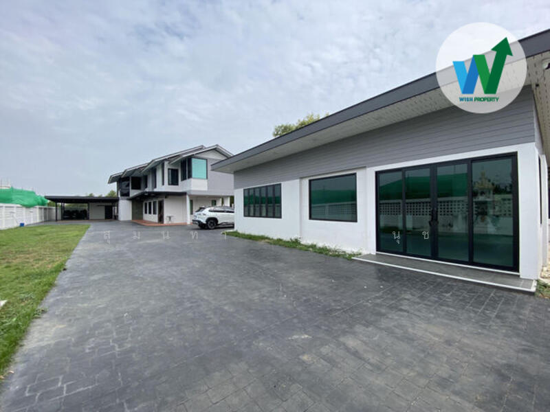 For Sale Detached House within Bangpakong Riverside Country Club Golf Course, Chachoengsao
