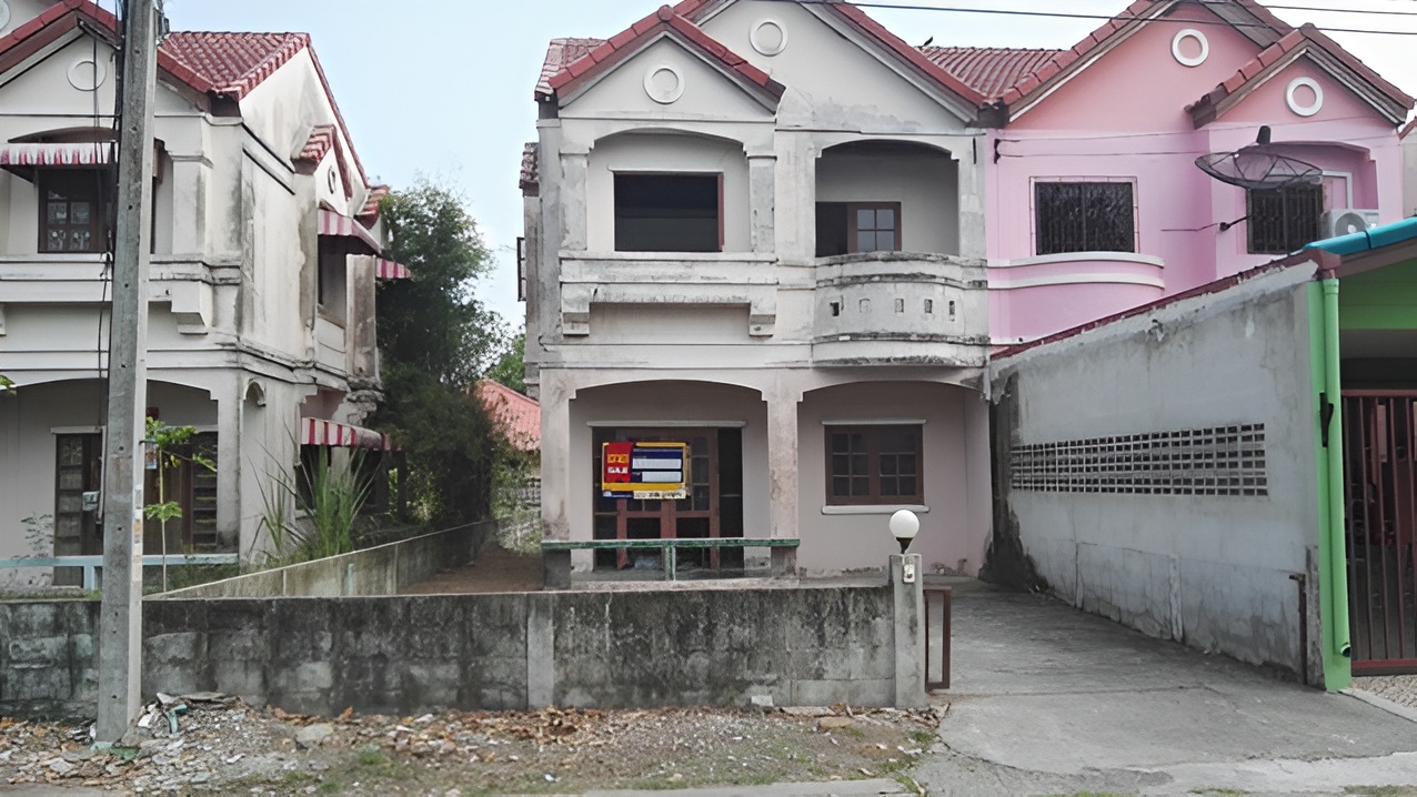 Duplex House in Suan Saen Suk Village, Ongkharak