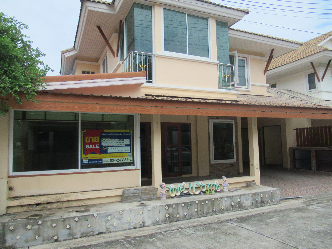 Detached twin house in Sri Chan project, Sam Phran