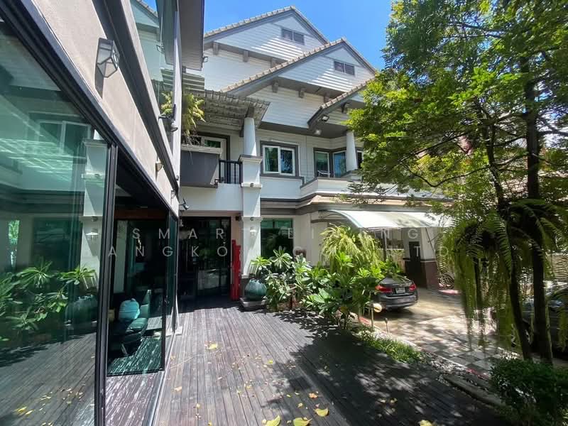 Panya Pattanakarn Village, Bangkok