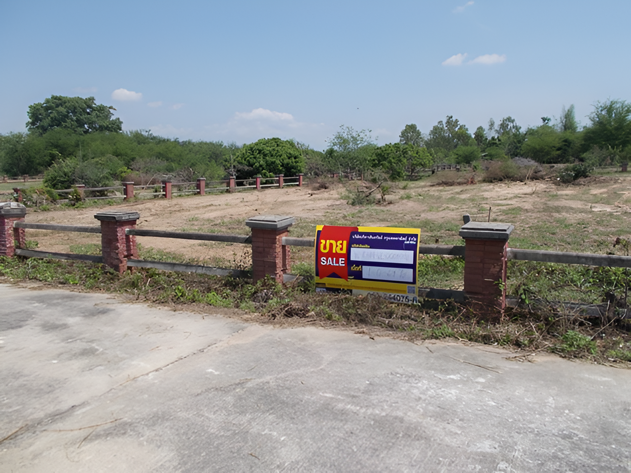 Empty land, Chiang Mai's Jhong Chareon Homestead Project.